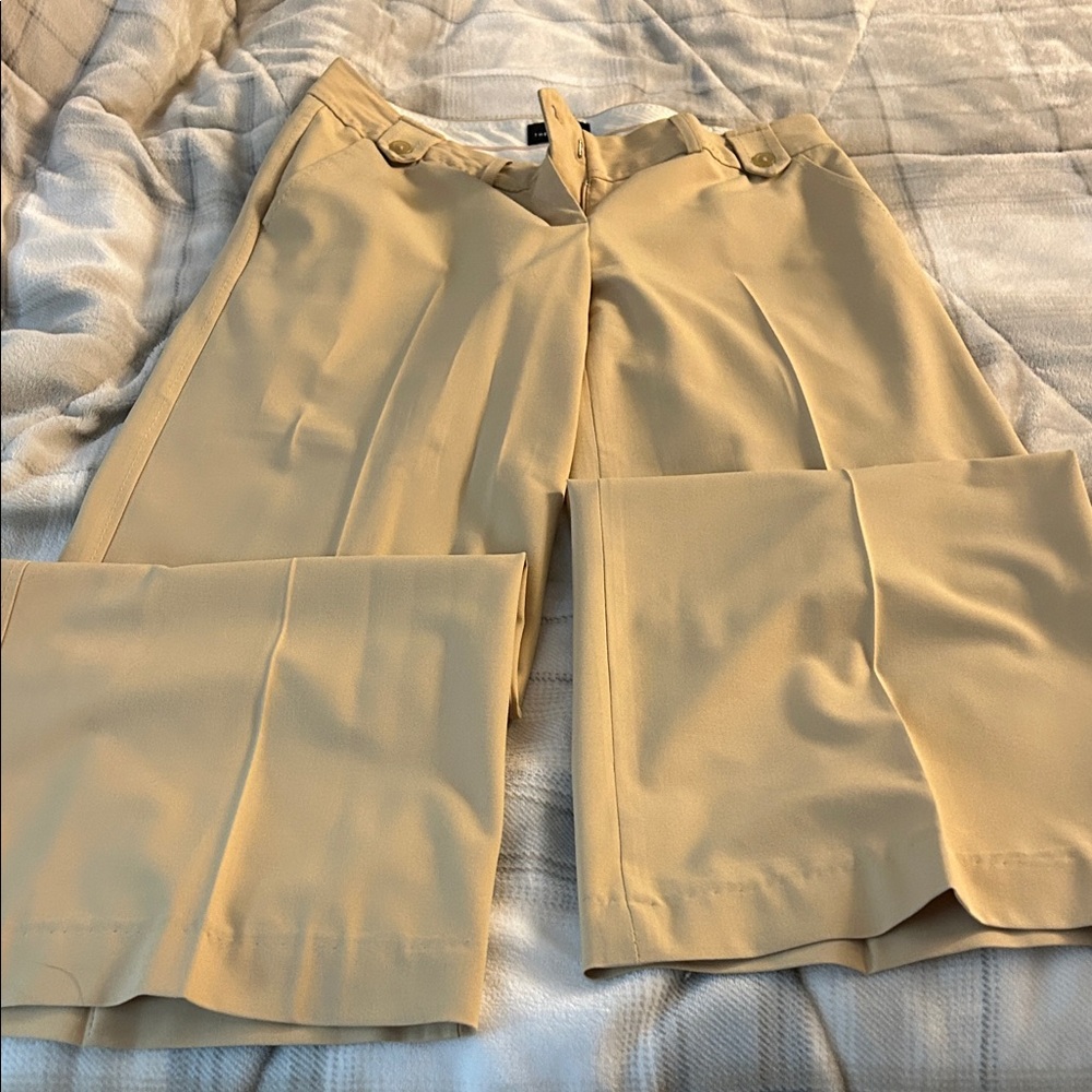The Limited Khaki Trousers size 4.  Buttery fabric.  Excellent used condition!